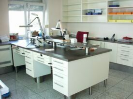 Bobi-Dent Labor-4 er Arbeitsplatz / Dentalmöbel Bobi-Dent Labor-4 er Arbeitsplatz / Dentalmöbel