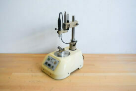 Heraeus Kulzer Fräsgerät CL MF 1000 gebraucht mit Modelltisch Heraeus Kulzer Fräsgerät CL MF 1000 gebraucht mit Modelltisch