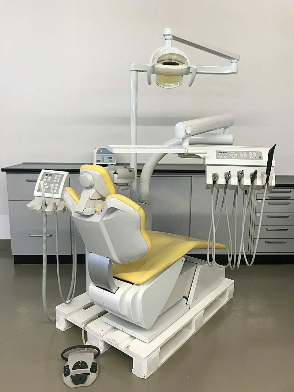 KaVo Estetica 1065 T Behandlungseinheit kaufen. Zahnarztstuhl gebraucht