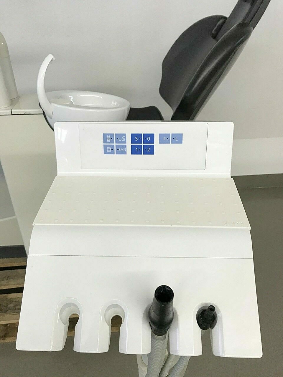 Sirona C3+ Plus Behandlungseinheit mit Trockenabsaugung | 74978