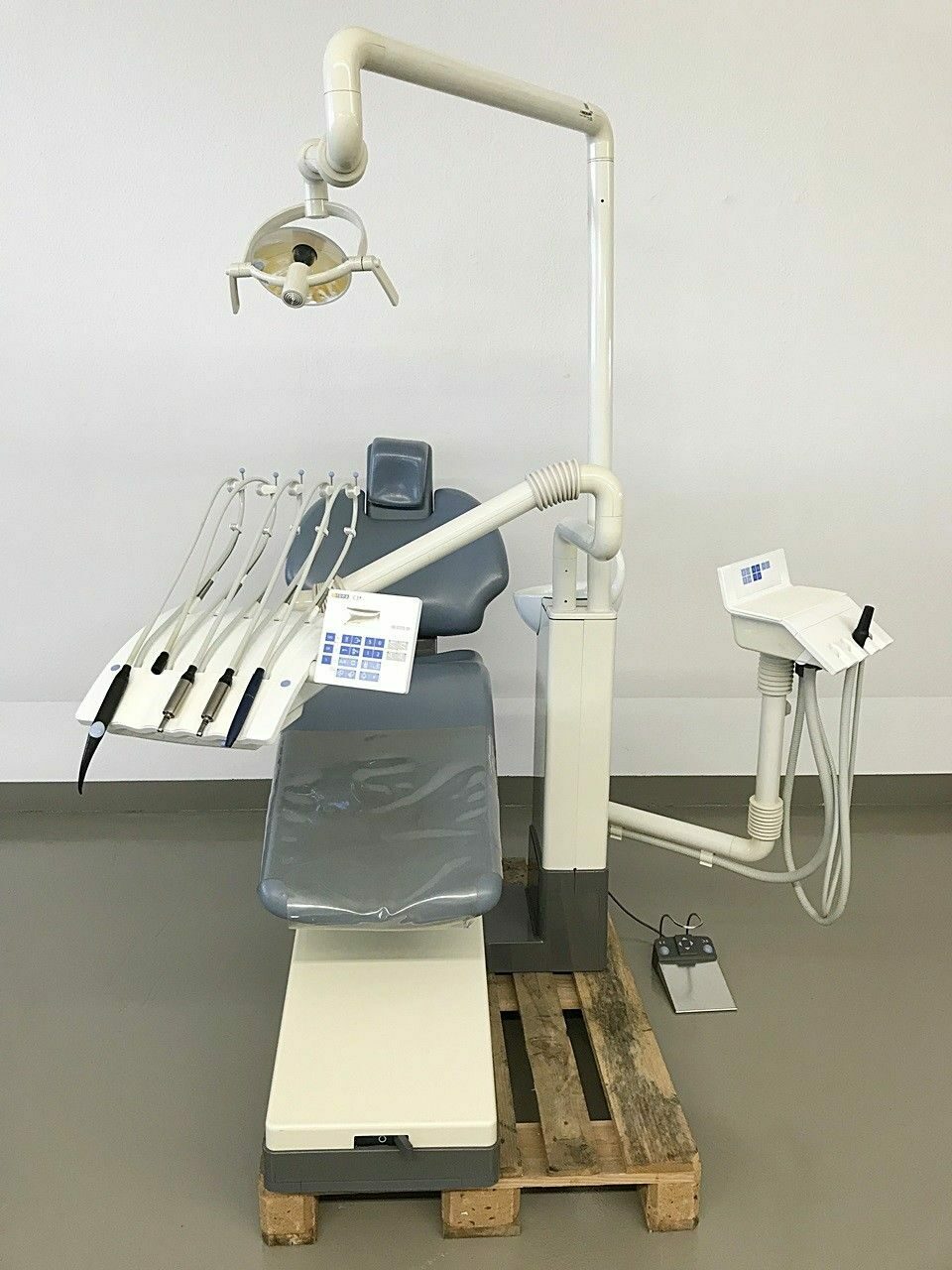 Sirona C3+ Plus Behandlungseinheit mit Trockenabsaugung | 74958