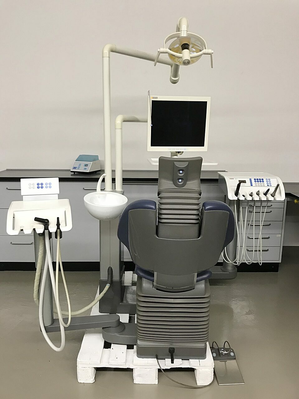 Sirona M1+ Plus Behandlungseinheit gebraucht mit Trockenabsaugung Multimedia Intraoralkamera | 75876