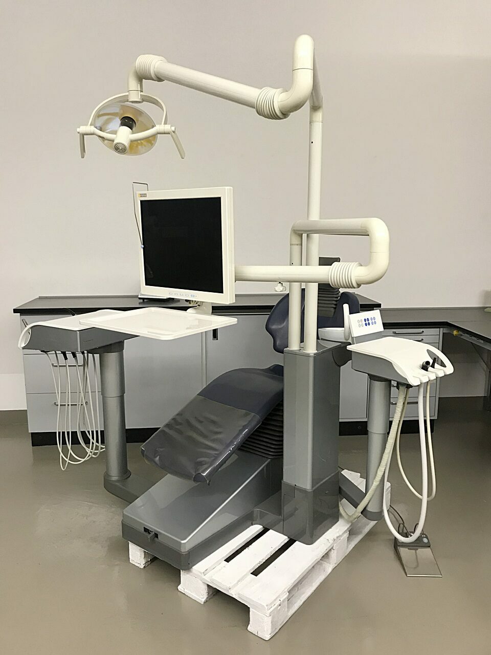Sirona M1+ Plus Behandlungseinheit gebraucht mit Trockenabsaugung Multimedia Intraoralkamera | 75877