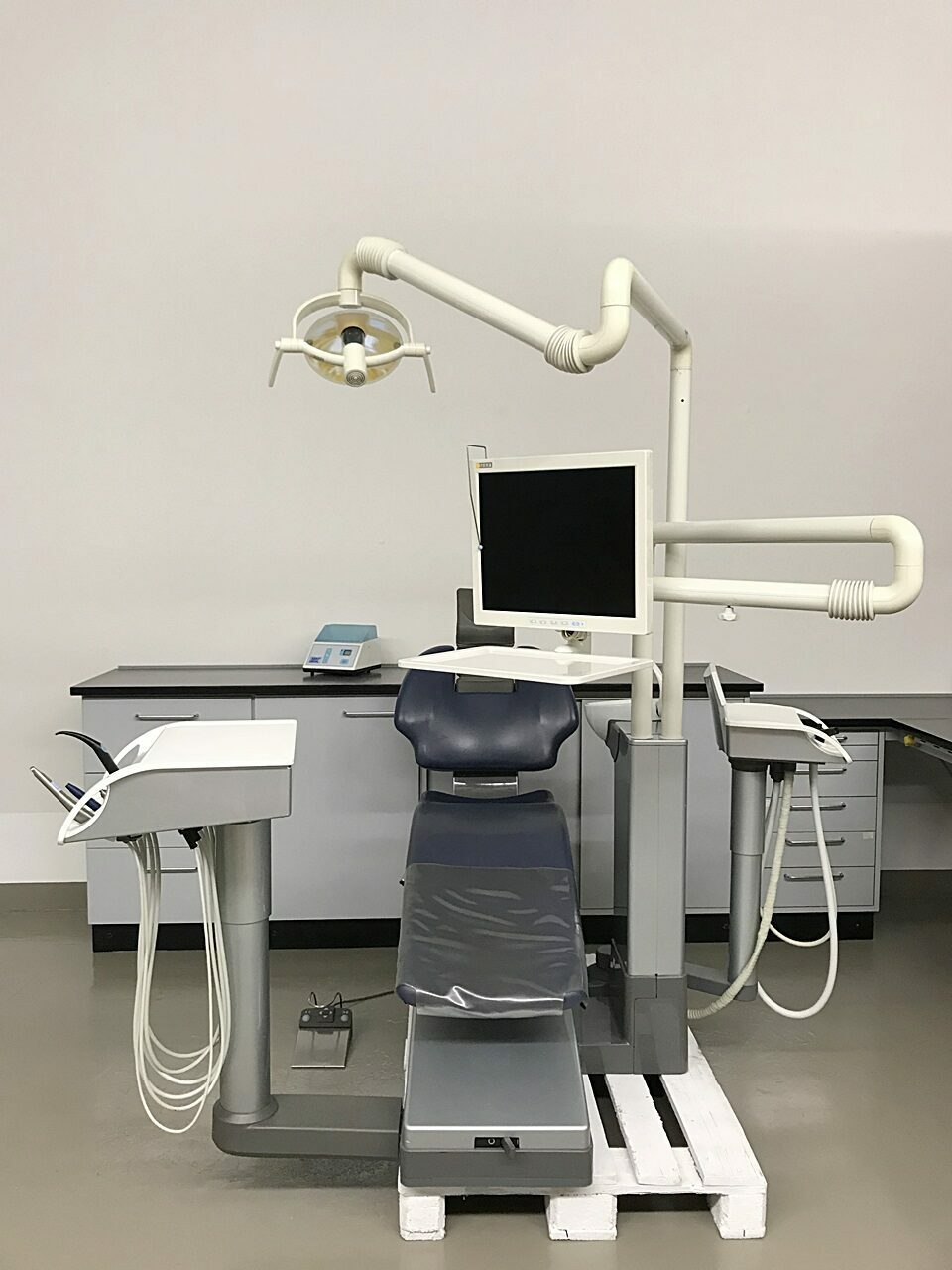 Sirona M1+ Plus Behandlungseinheit gebraucht mit Trockenabsaugung Multimedia Intraoralkamera | 75879