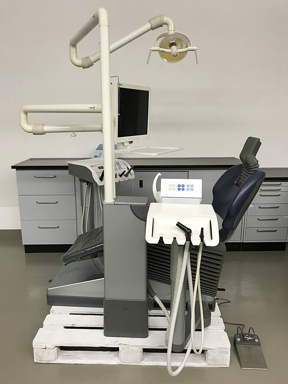 Sirona M1+ Plus Behandlungseinheit gebraucht mit Trockenabsaugung Multimedia Intraoralkamera | 75880