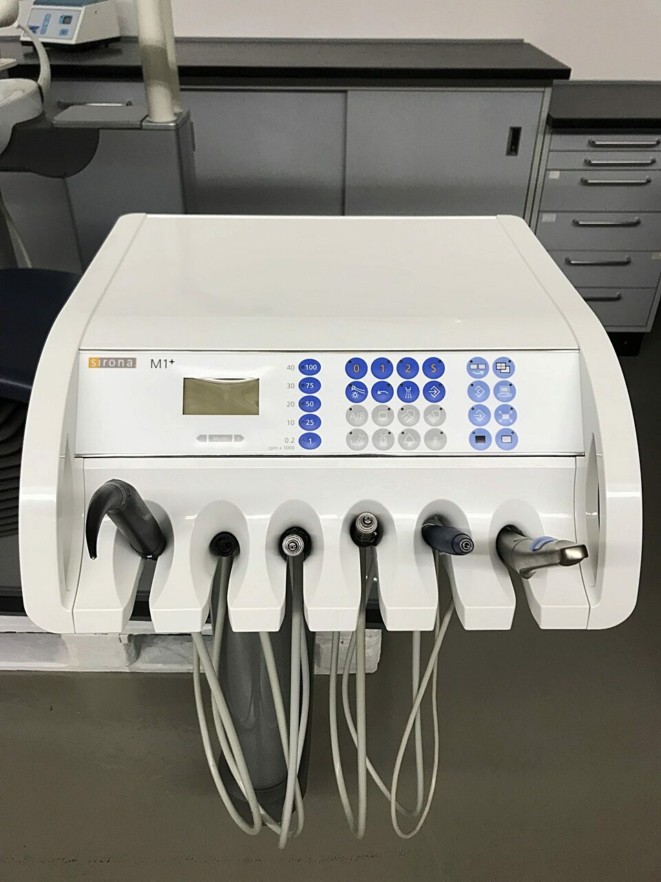 Sirona M1+ Plus Behandlungseinheit gebraucht mit Trockenabsaugung Multimedia Intraoralkamera | 75882