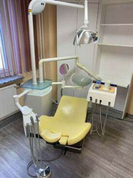 Sirona Profeel Behandlungseinheit, gewartet und aufgearbeitet mit Faro LED Leuchte Sirona Profeel Behandlungseinheit, gewartet und aufgearbeitet mit Faro LED Leuchte