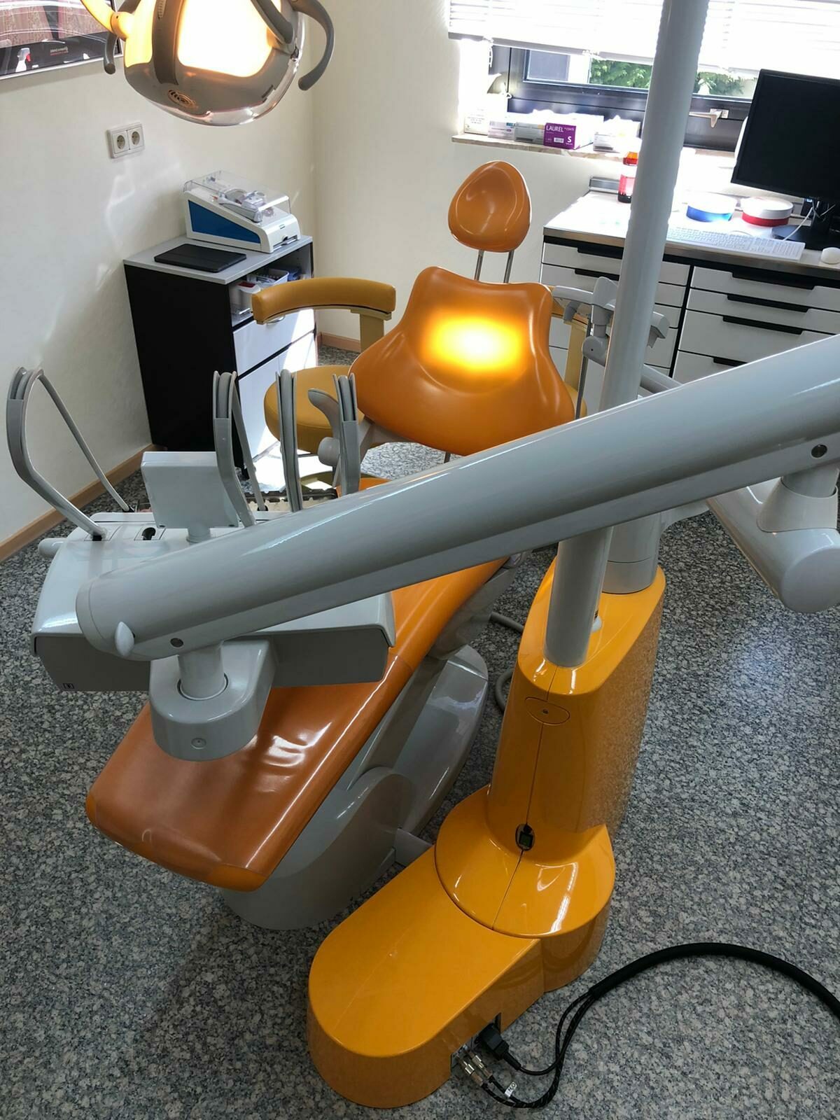 KaVo Primus 1058 S Behandlungseinheit gebraucht, geprüft und aufgearbeitet | 108904 KaVo Primus 1058 S Behandlungseinheit gebraucht, geprüft und aufgearbeitet | 108904
