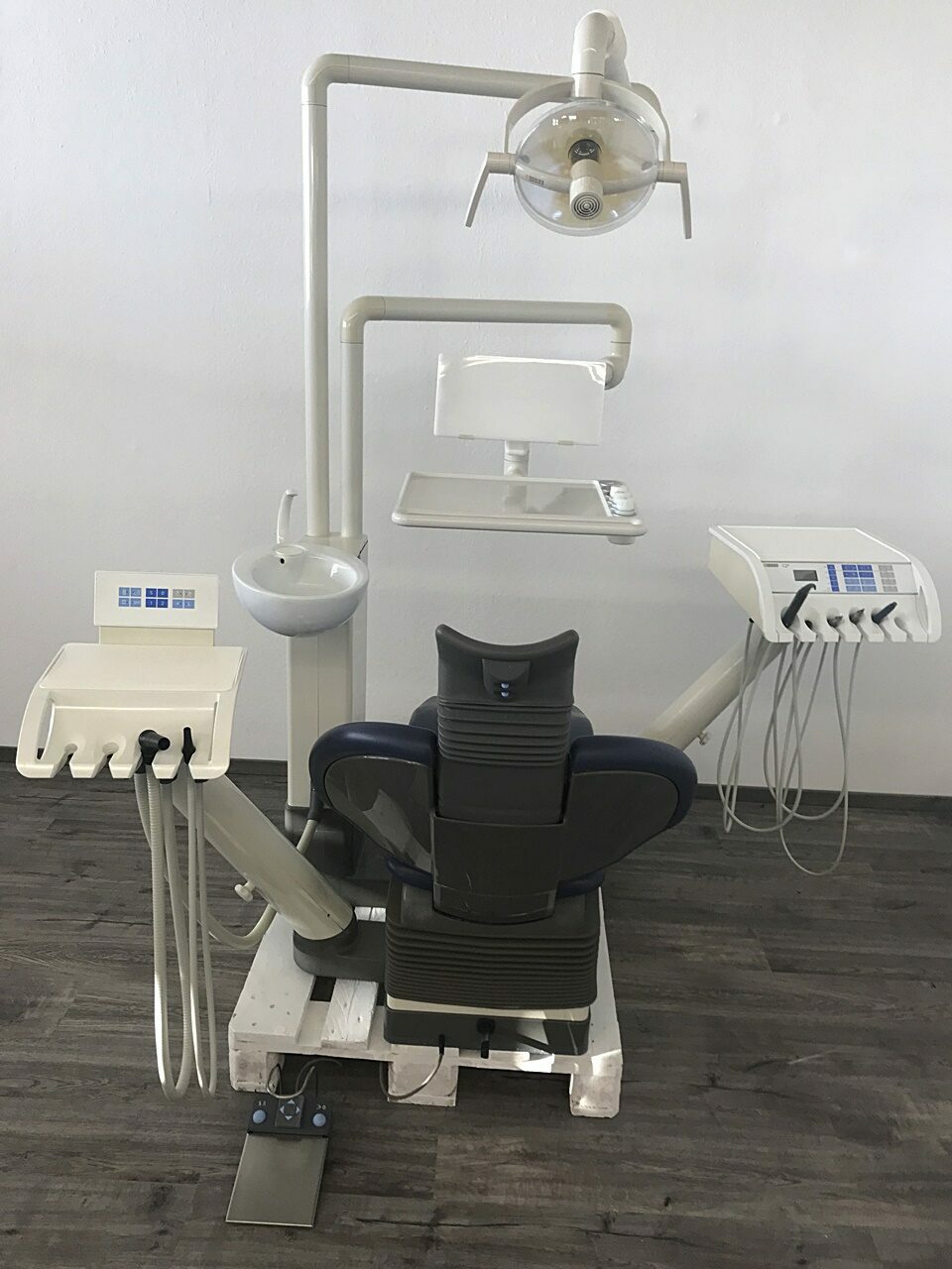 Sirona C2+ Plus Behandlungseinheit Zahnarztstuhl Trockenabsaugung | 110957