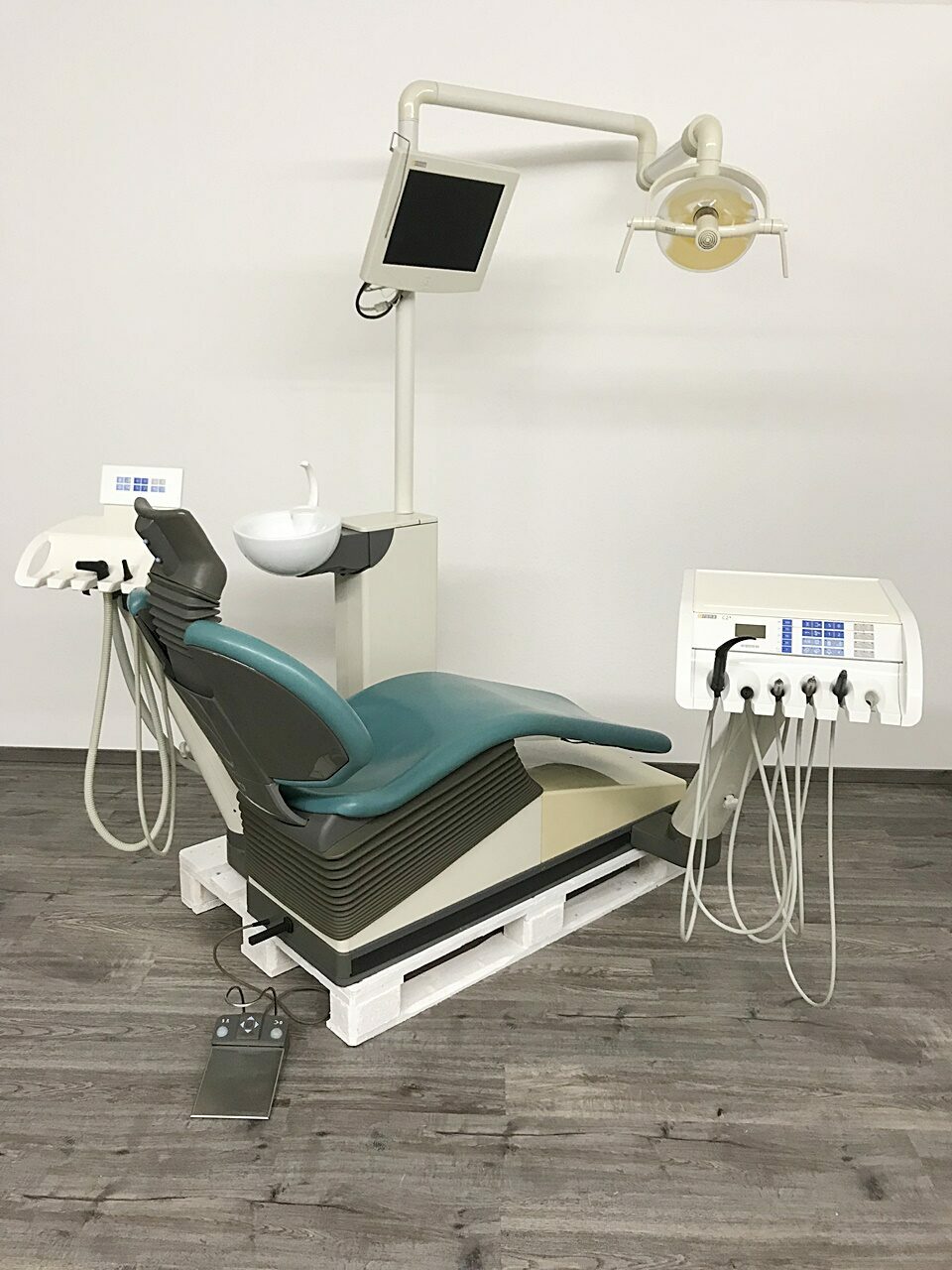 Sirona C2+ Plus Behandlungseinheit Zahnarztstuhl Trockenabsaugung