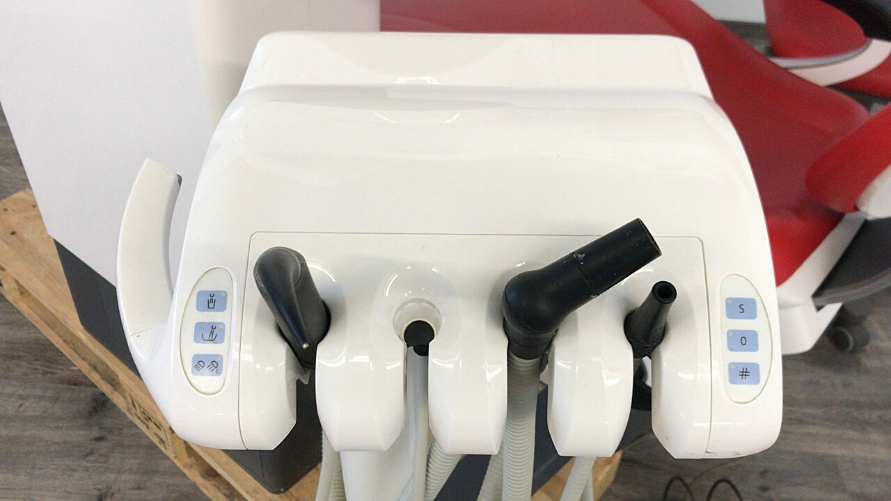 Sirona Sinius CS Behandlungseinheit Zahnarztstuhl Baujahr 2017 wenig benutzt | 122605