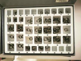 Frühlingspreis -KFO Ormco Metall-Conventional -Brackets, 3fach-Bänder o.18 mit lingual Bracket 0.32 in Frühlingspreis -KFO Ormco Metall-Conventional -Brackets, 3fach-Bänder o.18 mit lingual Bracket 0.32 in