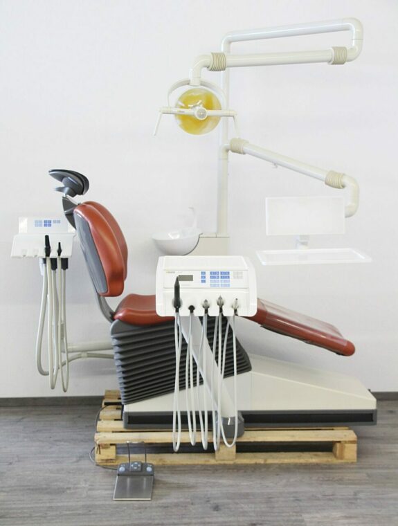 Sirona C4+ Plus Behandlungseinheit Baujahr 2010 – Multimotion Kopfstütze | 142406