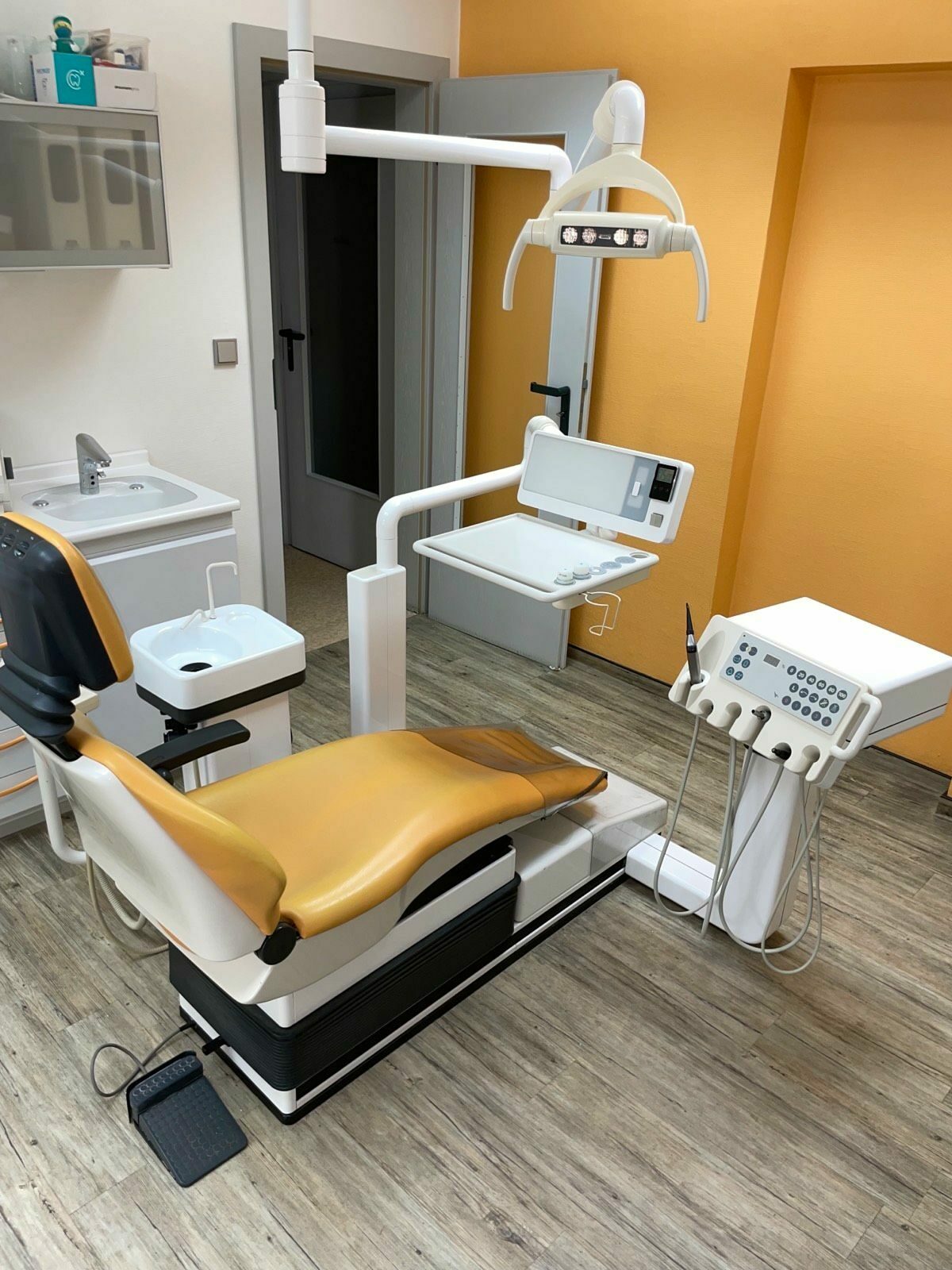 Siemens Sirona M1 Behandlungseinheit, gebraucht und sehr gepflegt | 145942 Siemens Sirona M1 Behandlungseinheit, gebraucht und sehr gepflegt | 145942