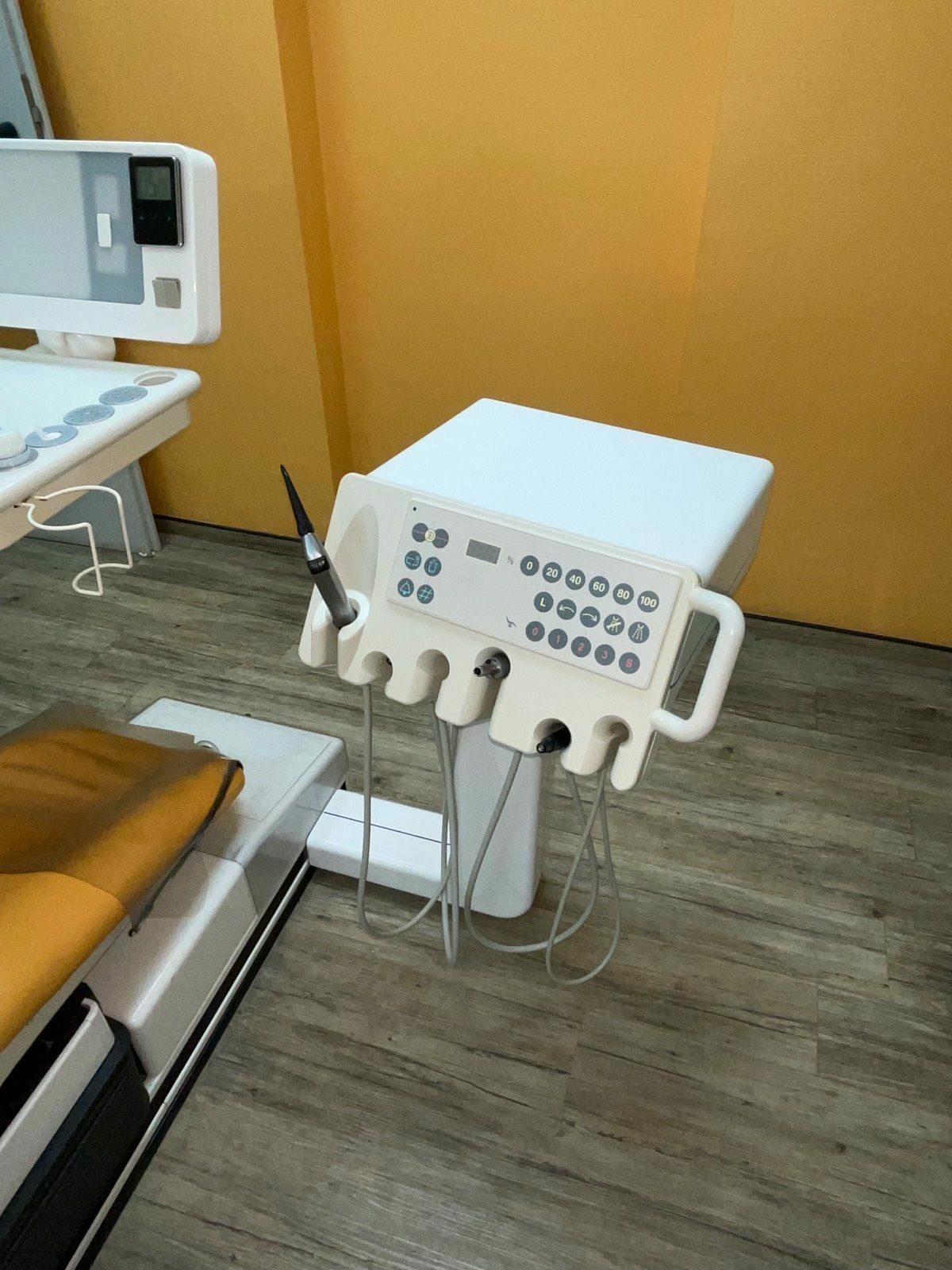 Siemens Sirona M1 Behandlungseinheit, gebraucht und sehr gepflegt | 145941 Siemens Sirona M1 Behandlungseinheit, gebraucht und sehr gepflegt | 145941
