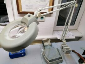 Vergrößerungleuchte – Lupenbrille mit Licht Vergrößerungleuchte – Lupenbrille mit Licht