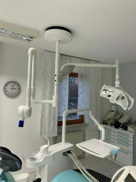 Sirona Deckenkombination OP-Lampe Faro/Röntgen Heliodent Plus Sirona Deckenkombination OP-Lampe Faro/Röntgen Heliodent Plus