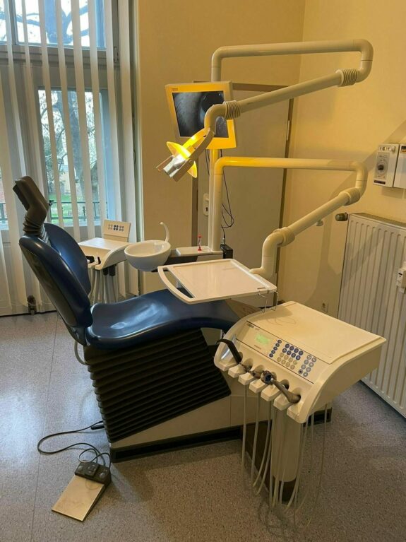 Sirona M1+ Behandlungseinheit aus einer Praxisauflösung | 158031