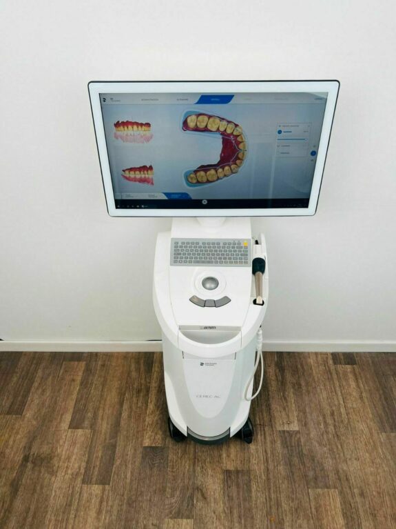 Dentsply Sirona CEREC Omnicam mit 24″ Medical Touchmonitor inkl. CEREC SW 5.2.1 | 165273