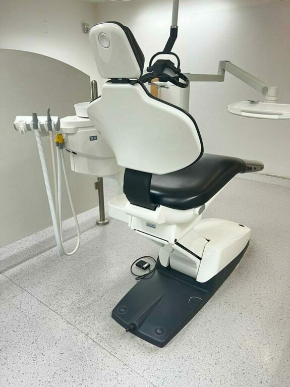 Ultradent Behandlungsstuhl 2020 Bj.2013 Schnäppchen | 170847
