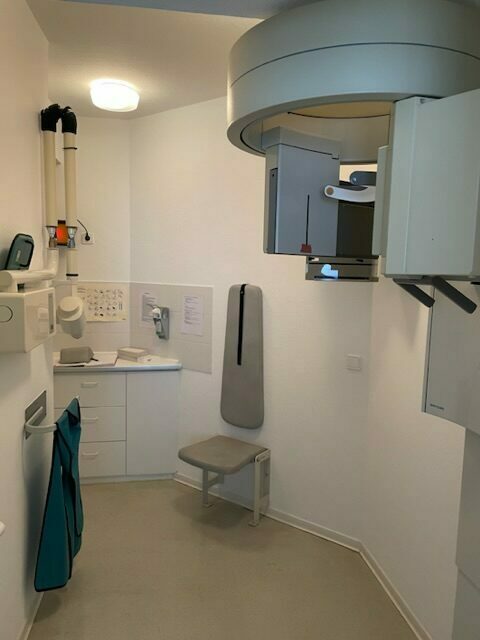 Röntgenraum mit allen Geräten ( nur an Abholer) | 184942