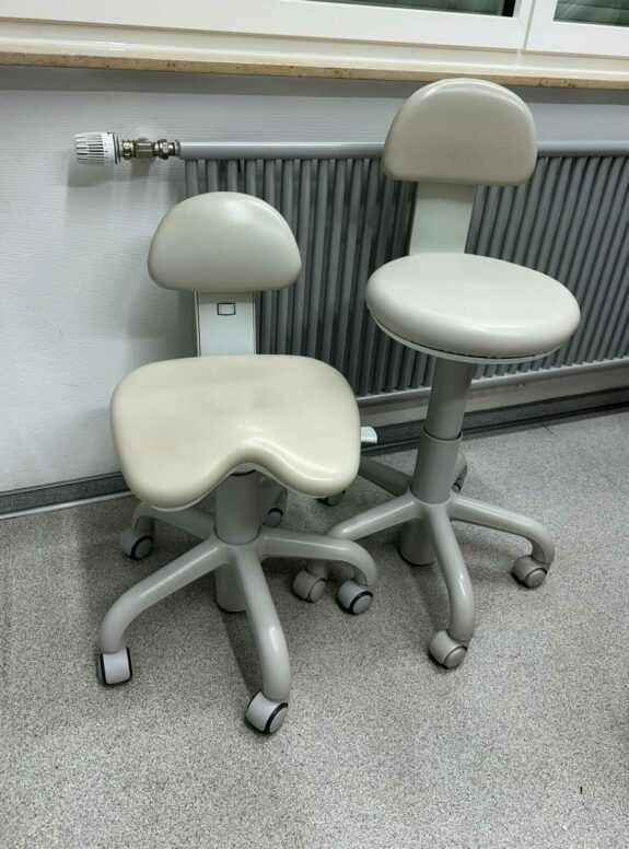 2x KaVo Arbeitssessel, Modell Physioform 5005BF/ 5006B, Farbe grau, in gutem Zustand | 186015