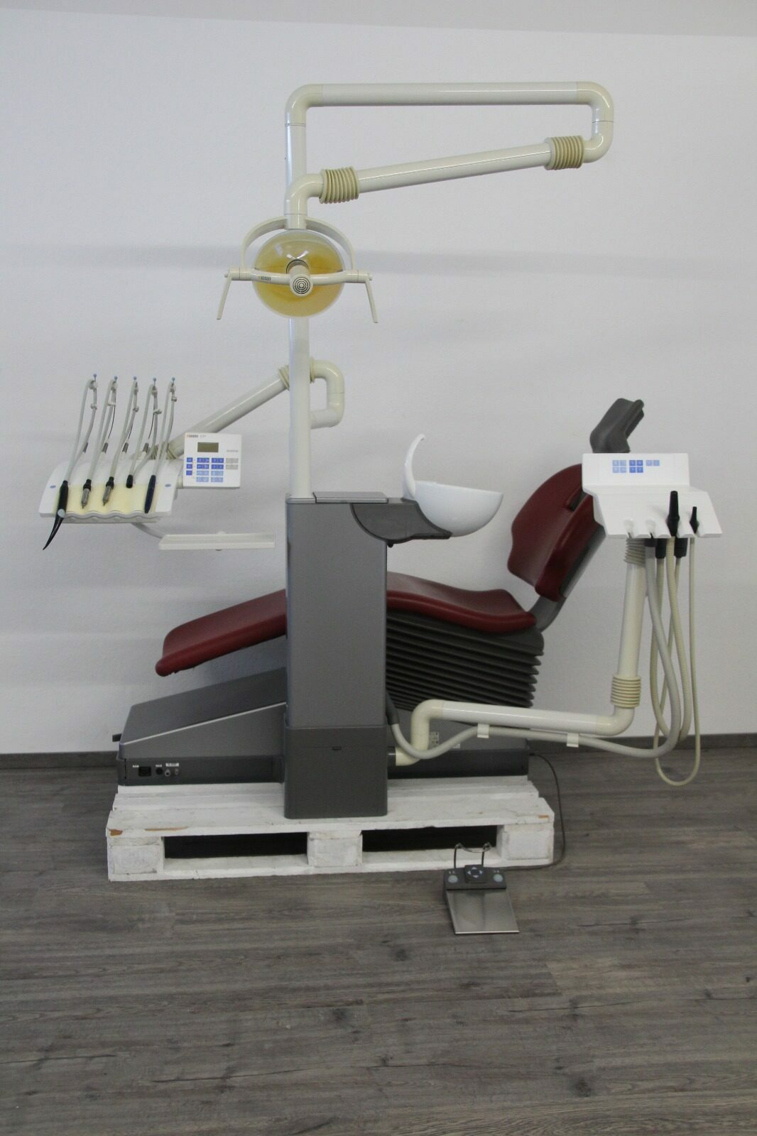 Sirona C3+ Behandlungseinheit generalüberholt, komplett Lackiert | 187653 Sirona C3+ Behandlungseinheit generalüberholt, komplett Lackiert | 187653