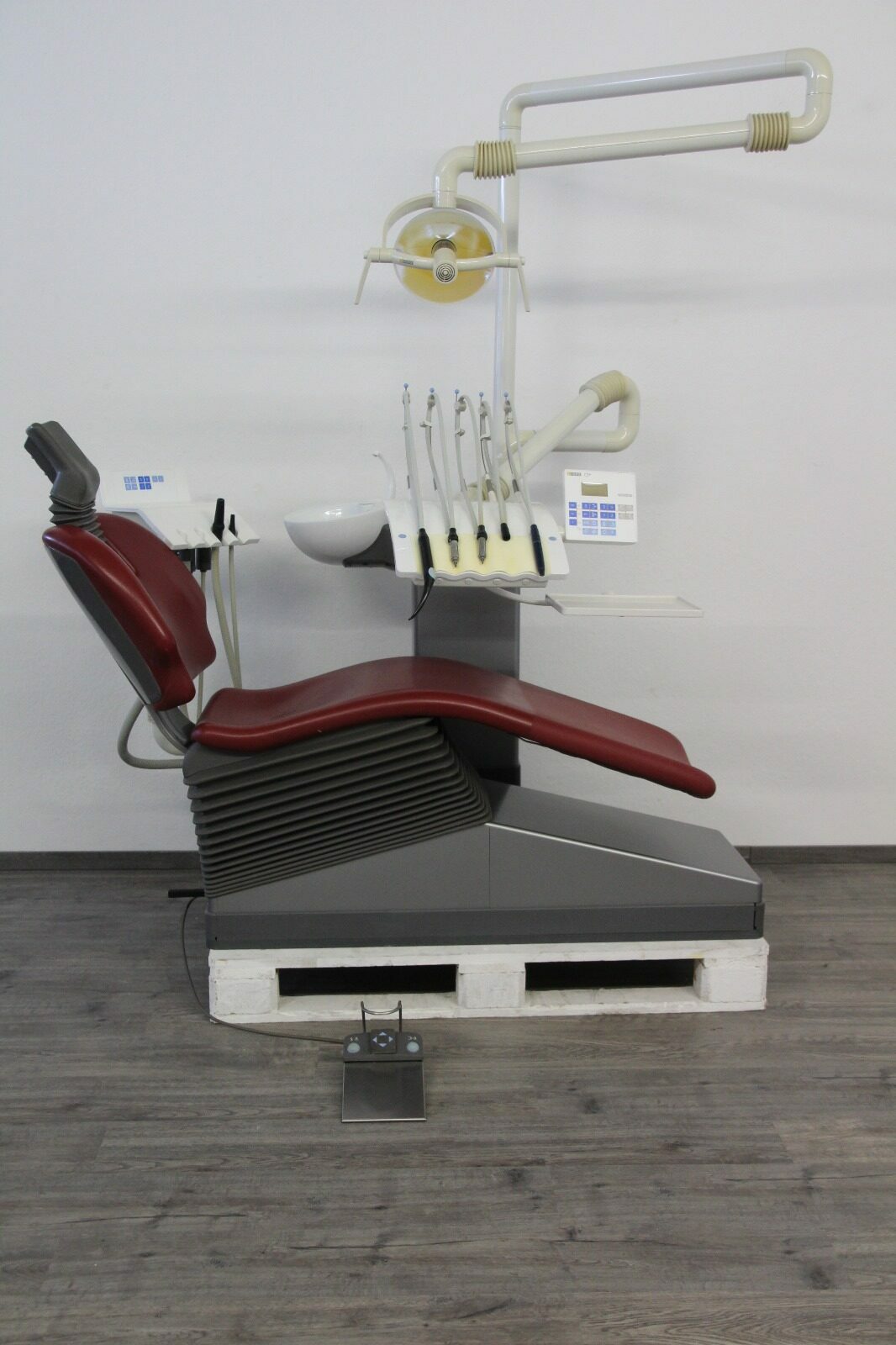 Sirona C3+ Behandlungseinheit generalüberholt, komplett Lackiert | 187655 Sirona C3+ Behandlungseinheit generalüberholt, komplett Lackiert | 187655