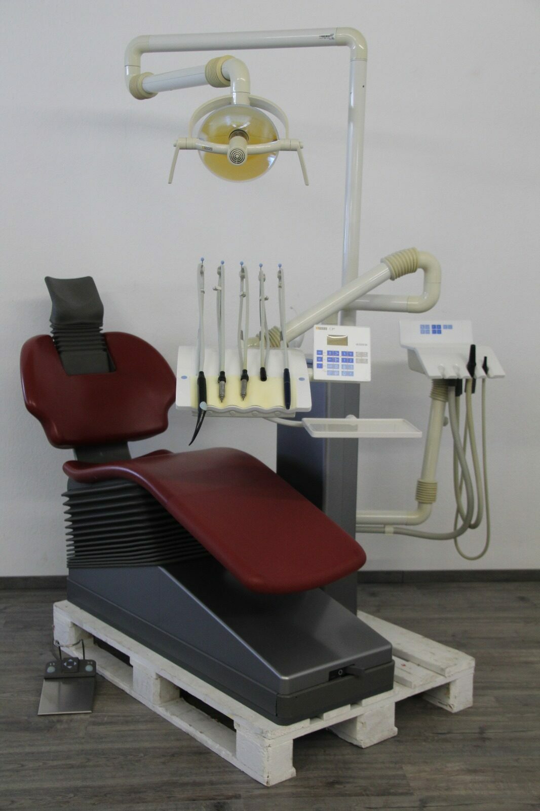 Sirona C3+ Behandlungseinheit generalüberholt, komplett Lackiert | 187656 Sirona C3+ Behandlungseinheit generalüberholt, komplett Lackiert | 187656