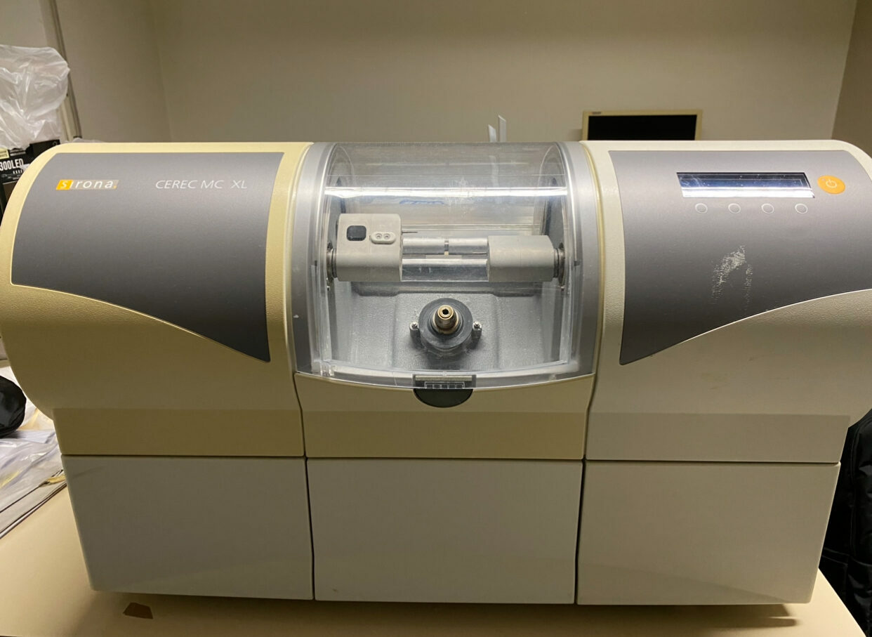 MC XL Schleifeinheit und Scanner Cerec Bluecam mit Monitor | 189331 MC XL Schleifeinheit und Scanner Cerec Bluecam mit Monitor | 189331