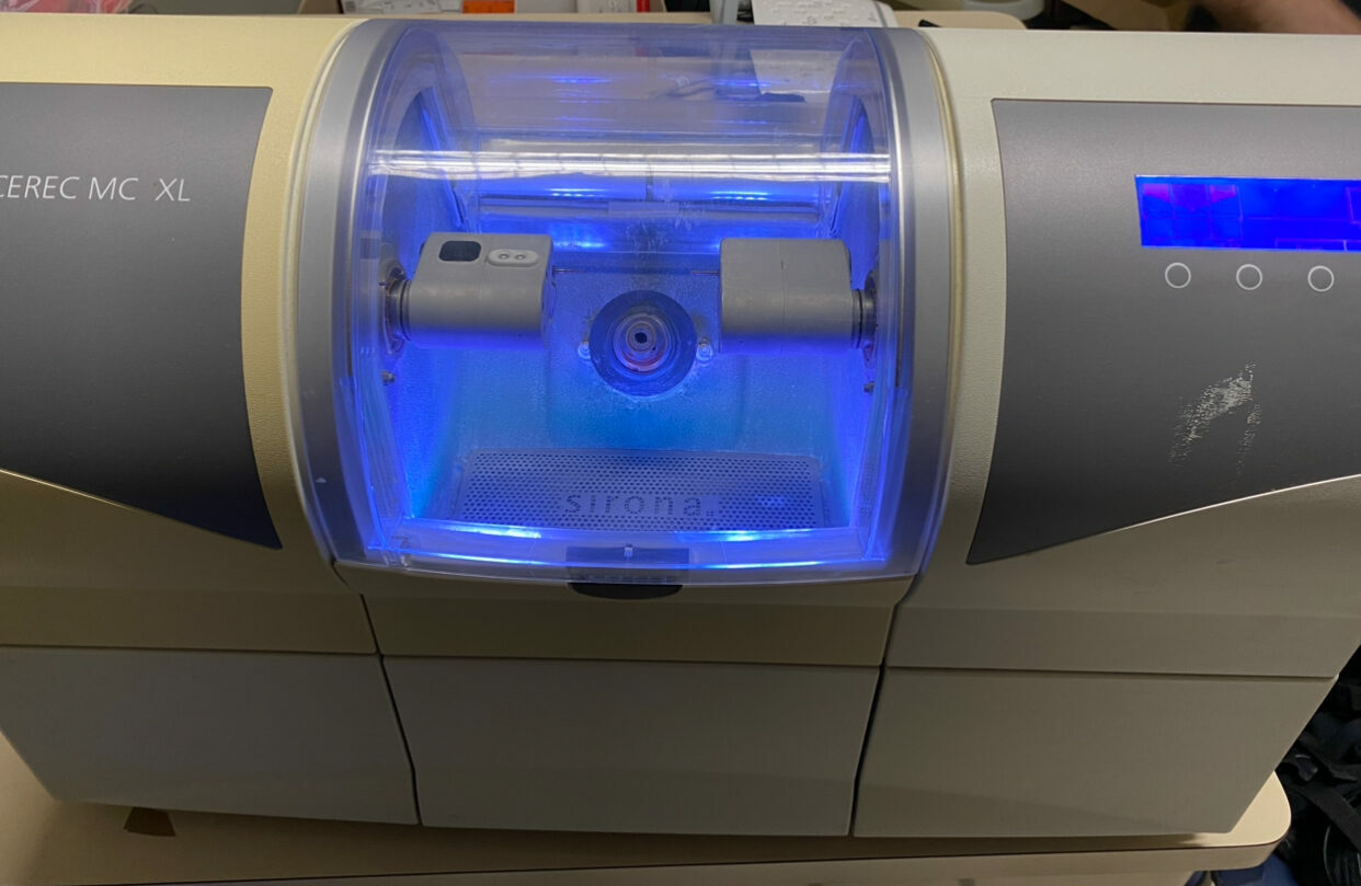 MC XL Schleifeinheit und Scanner Cerec Bluecam mit Monitor | 189327 MC XL Schleifeinheit und Scanner Cerec Bluecam mit Monitor | 189327
