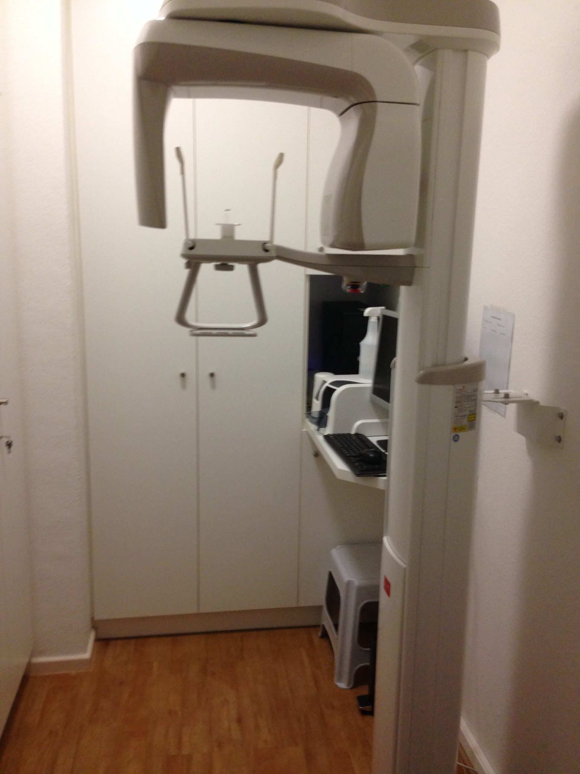 Praxis komplette Einrichtung für ein Behandlungszimmer. In wertschätzende Hände abzugeben. | 193944