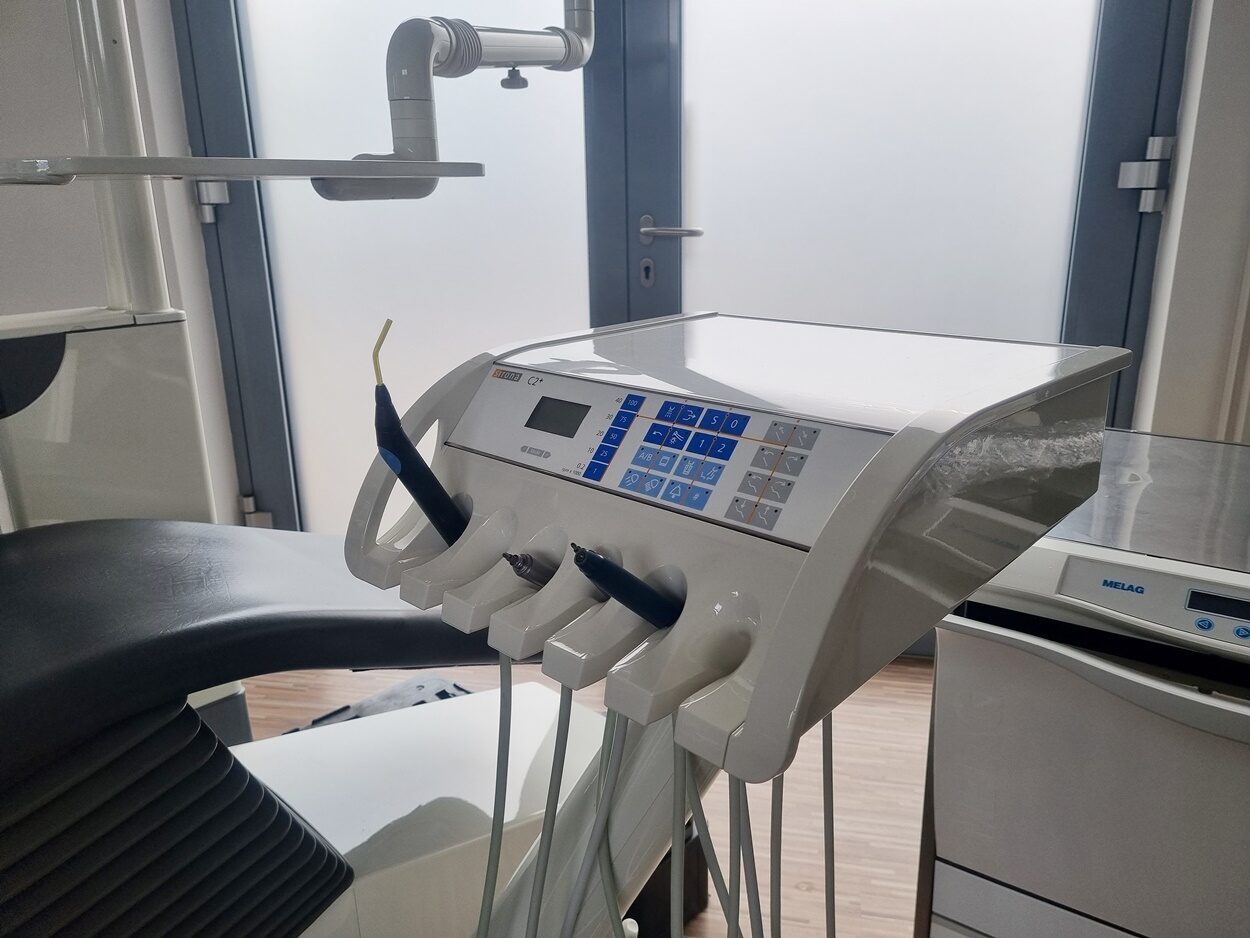 Sirona C2+ Behandlungseinheit Zahnarztstuhl | 195574 Sirona C2+ Behandlungseinheit Zahnarztstuhl | 195574