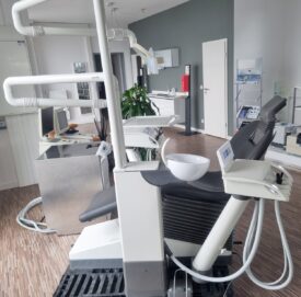 Sirona C2+ Behandlungseinheit Zahnarztstuhl Sirona C2+ Behandlungseinheit Zahnarztstuhl