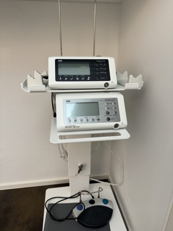 NSK Chirurgie Tower SurgicPro+ inklusive VarioSurg3 + NSK Winkelstück | 197944