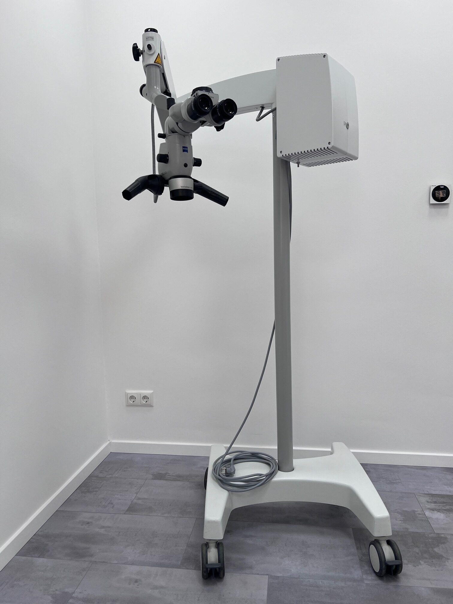 Zeiss Ompi Pico Mora Mikroskop mit Bodenstativ | 318098 Zeiss Ompi Pico Mora Mikroskop mit Bodenstativ | 318098