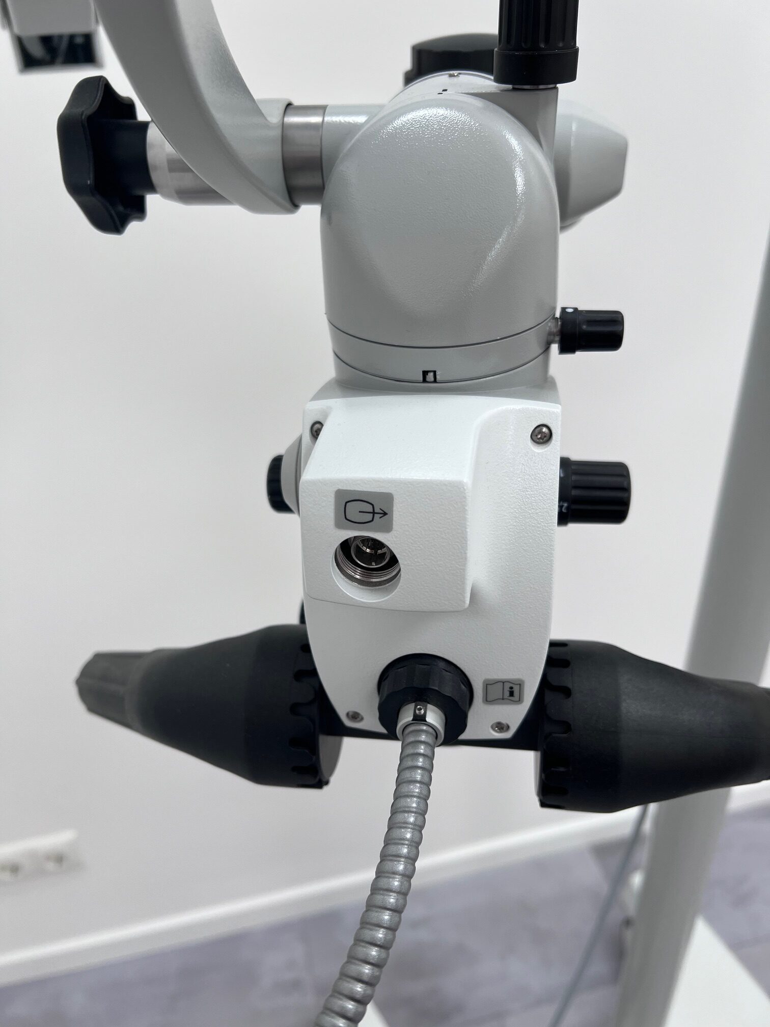 Zeiss Ompi Pico Mora Mikroskop mit Bodenstativ | 318100 Zeiss Ompi Pico Mora Mikroskop mit Bodenstativ | 318100