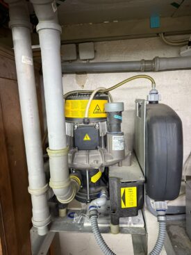 DÜRR Dental Absaugung VS 600 / Nassabsaugung / 7128-02 / 400V / mit Wandkonsole DÜRR Dental Absaugung VS 600 / Nassabsaugung / 7128-02 / 400V / mit Wandkonsole