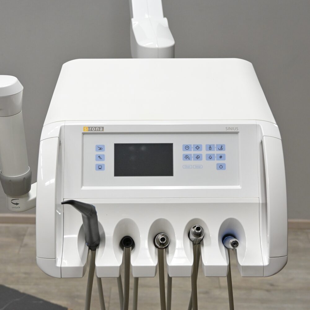 Sirona Sinius Behandlungseinheit mit Nassabsaugung Gebraucht & Aufbereitet | 322625 Sirona Sinius Behandlungseinheit mit Nassabsaugung Gebraucht & Aufbereitet | 322625
