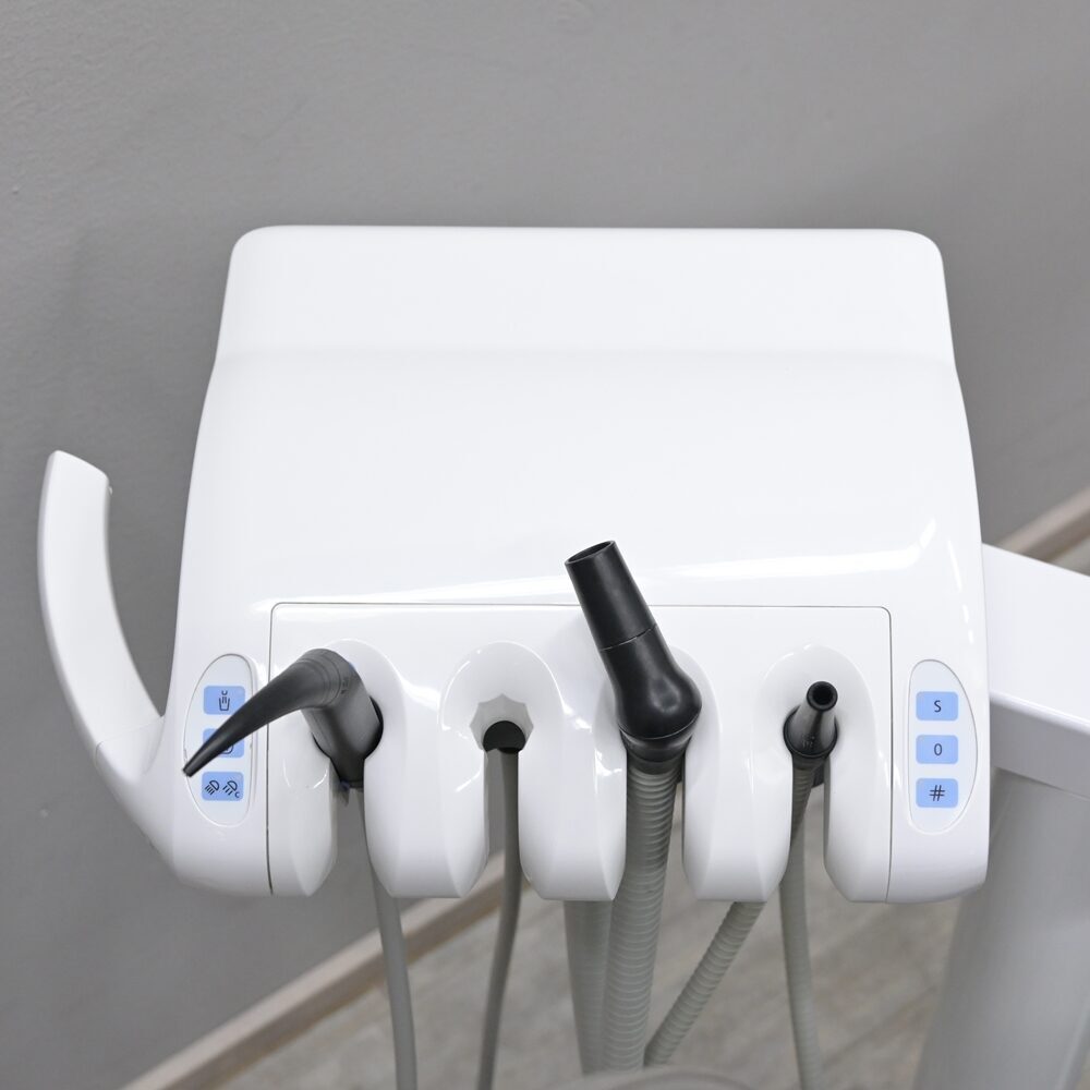 Sirona Sinius Behandlungseinheit mit Nassabsaugung Gebraucht & Aufbereitet | 322626 Sirona Sinius Behandlungseinheit mit Nassabsaugung Gebraucht & Aufbereitet | 322626