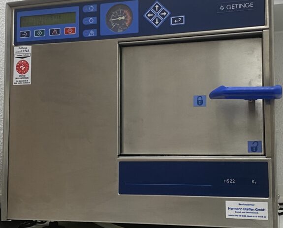 Sterilisator / Autoklav Getinge Baujahr 2007, Wartung und Validierung 17. November 2022, Verwendung bis Anfang 2024 | 320975