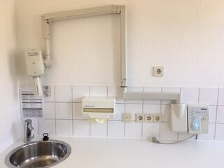 Praxis komplette Einrichtung für ein Behandlungszimmer. In wertschätzende Hände abzugeben. | 321058