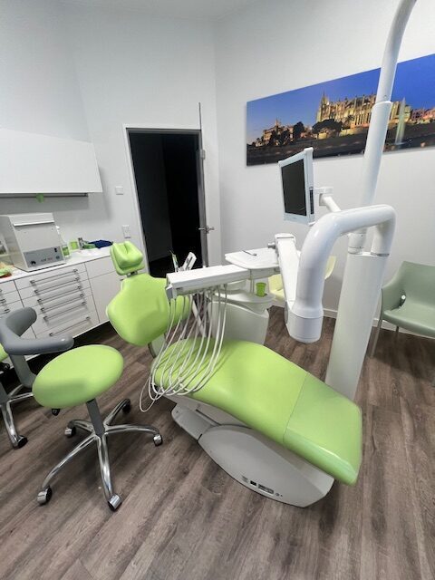 Behandlungseinheit Ultradent Typ Ammersee Pro Multi, U1302 + 1 Lichtturbine + Lichtmotor + Zahnsteinentferner | 320840