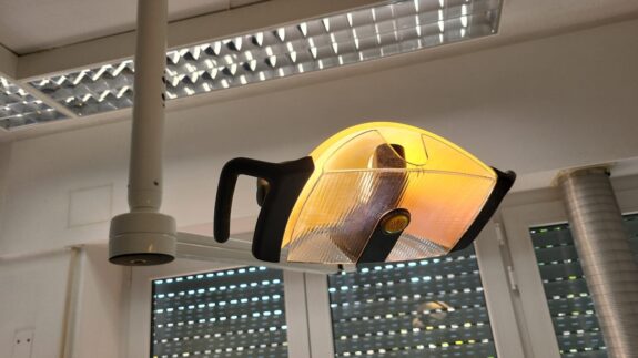 FARO-OP-Leuchte, Halogen, Deckenmontage; = inzwischen reserviert | 320734
