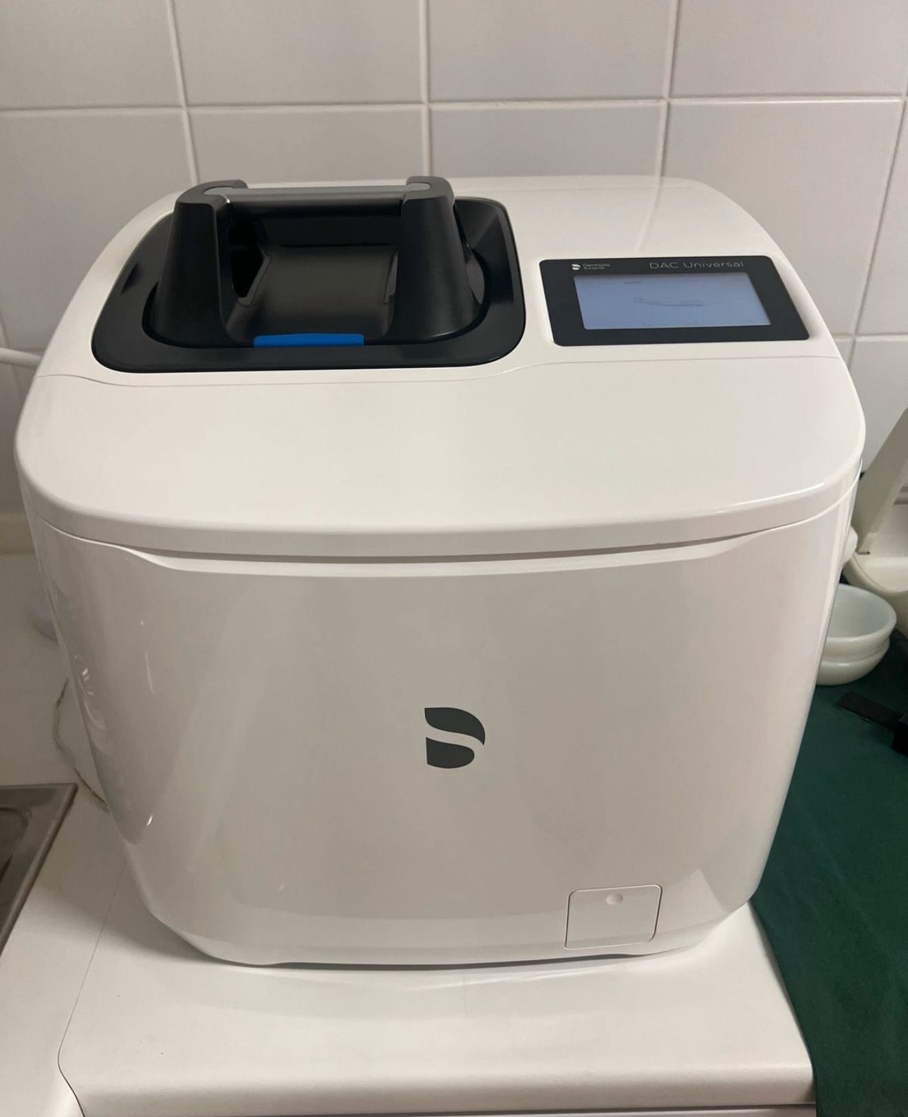 Dentsply Sirona DAC Universal Bj.2020 Kombi Pflegegerät Steri Dental reprocessing device | 323177 Dentsply Sirona DAC Universal Bj.2020 Kombi Pflegegerät Steri Dental reprocessing device | 323177