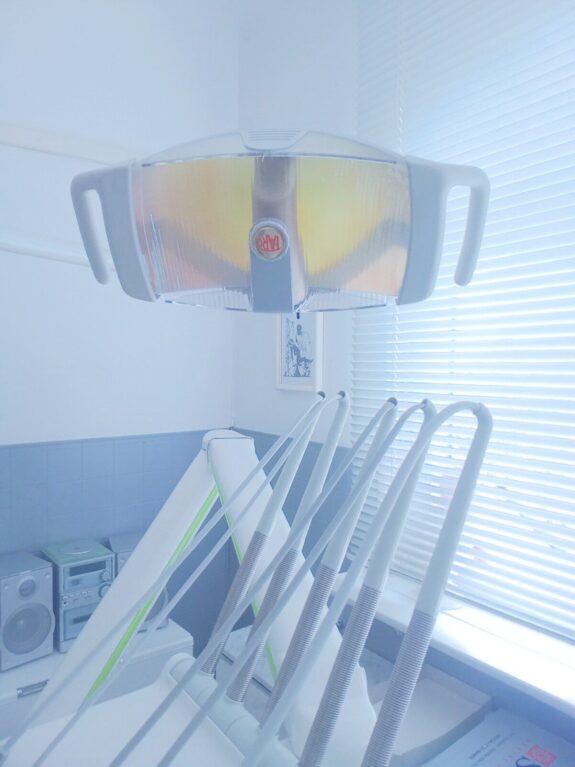 Behandlungseinheit HEKA Unic Line mit OP-Lampe FARO und KaVo Stuhl KOMPLETT | 323835