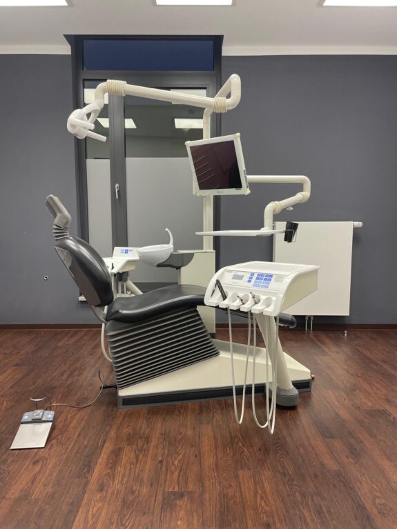 Sirona Behandlungseinheit Zahnarztstuhl – voll funktionfähig | 323936