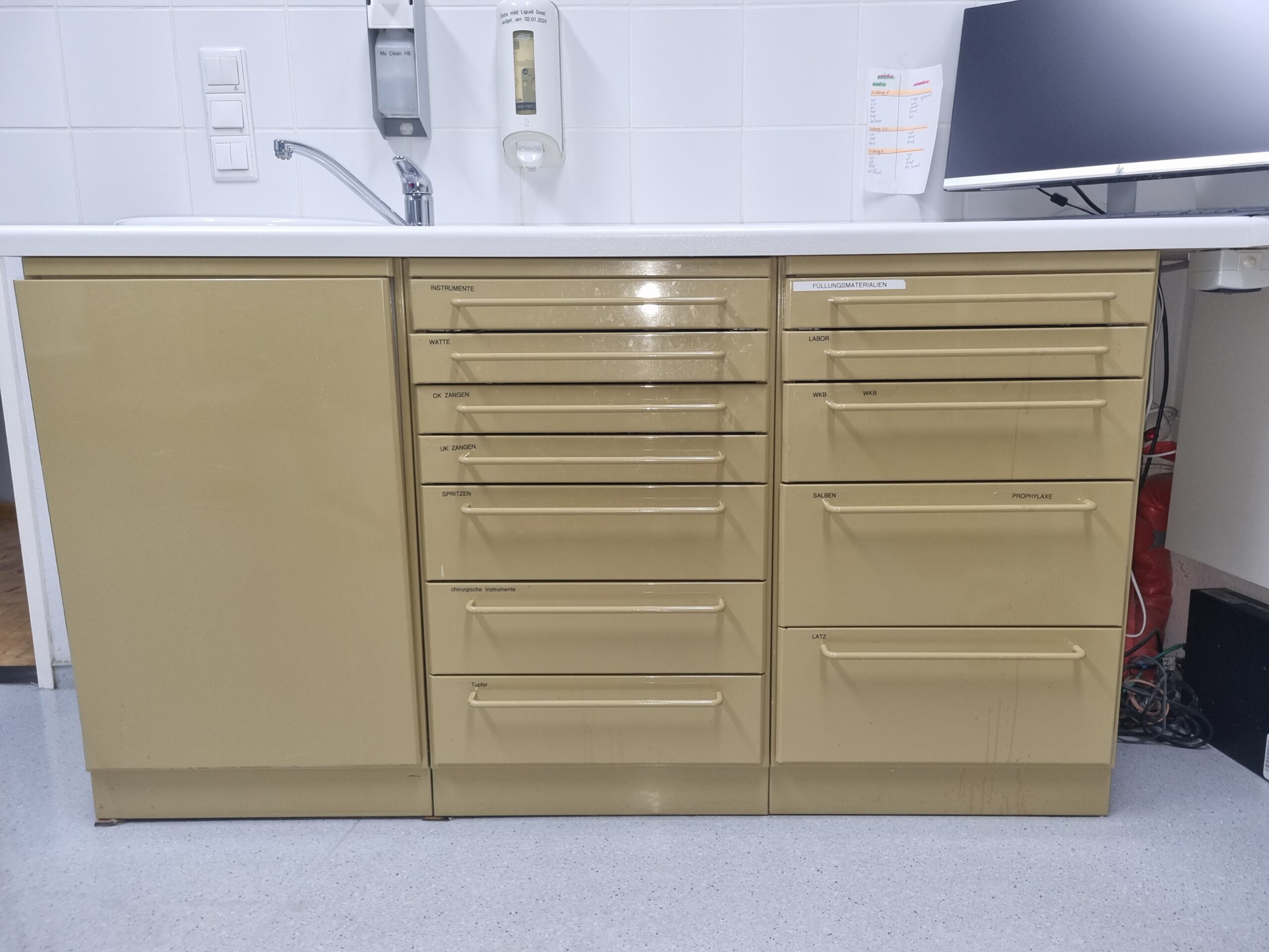 Praxisschrankzeile Zahnarzt Arztschrank 6er Behandlungszeile Kavo Metall (2St) für Arzt- /Zahnarzt- /Podologie- /Physiopraxis | 324904 Praxisschrankzeile Zahnarzt Arztschrank 6er Behandlungszeile Kavo Metall (2St) für Arzt- /Zahnarzt- /Podologie- /Physiopraxis | 324904