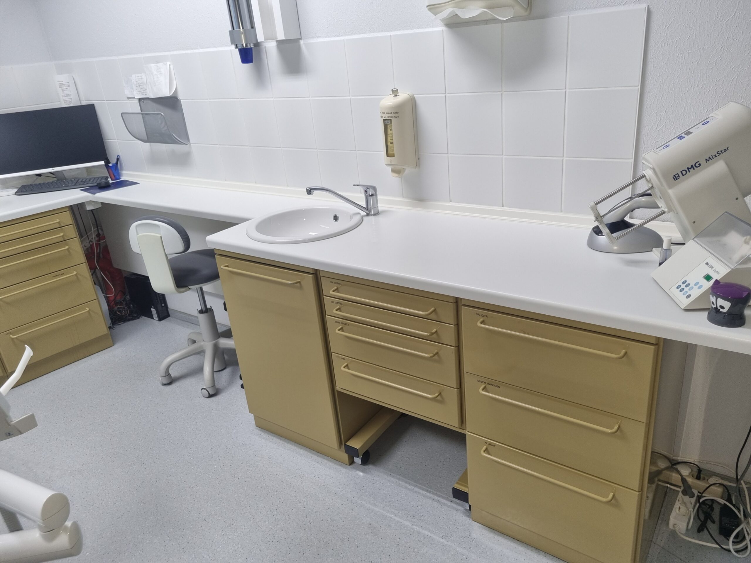 Praxisschrankzeile Zahnarzt Arztschrank 6er Behandlungszeile Kavo Metall (2St) für Arzt- /Zahnarzt- /Podologie- /Physiopraxis | 324905 Praxisschrankzeile Zahnarzt Arztschrank 6er Behandlungszeile Kavo Metall (2St) für Arzt- /Zahnarzt- /Podologie- /Physiopraxis | 324905