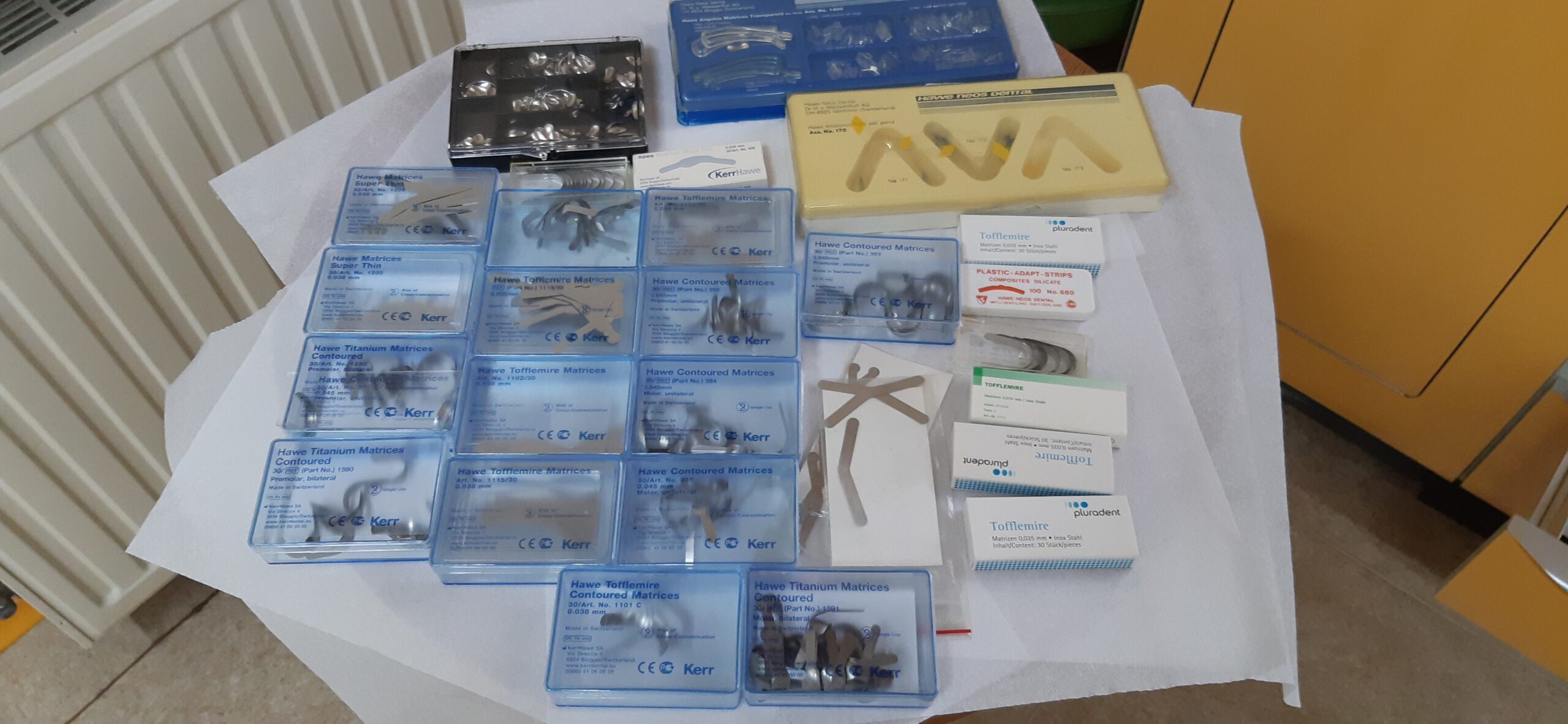 Kerr Hawe Matritzen in Metall u.Kunststoff, verschiedene Formen u. Größen, teilweise originalverpackt | 324542 Kerr Hawe Matritzen in Metall u.Kunststoff, verschiedene Formen u. Größen, teilweise originalverpackt | 324542
